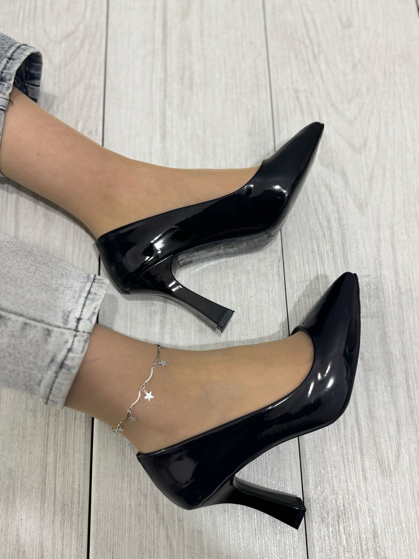 Siyah Rugan Sivri Burun Stiletto
