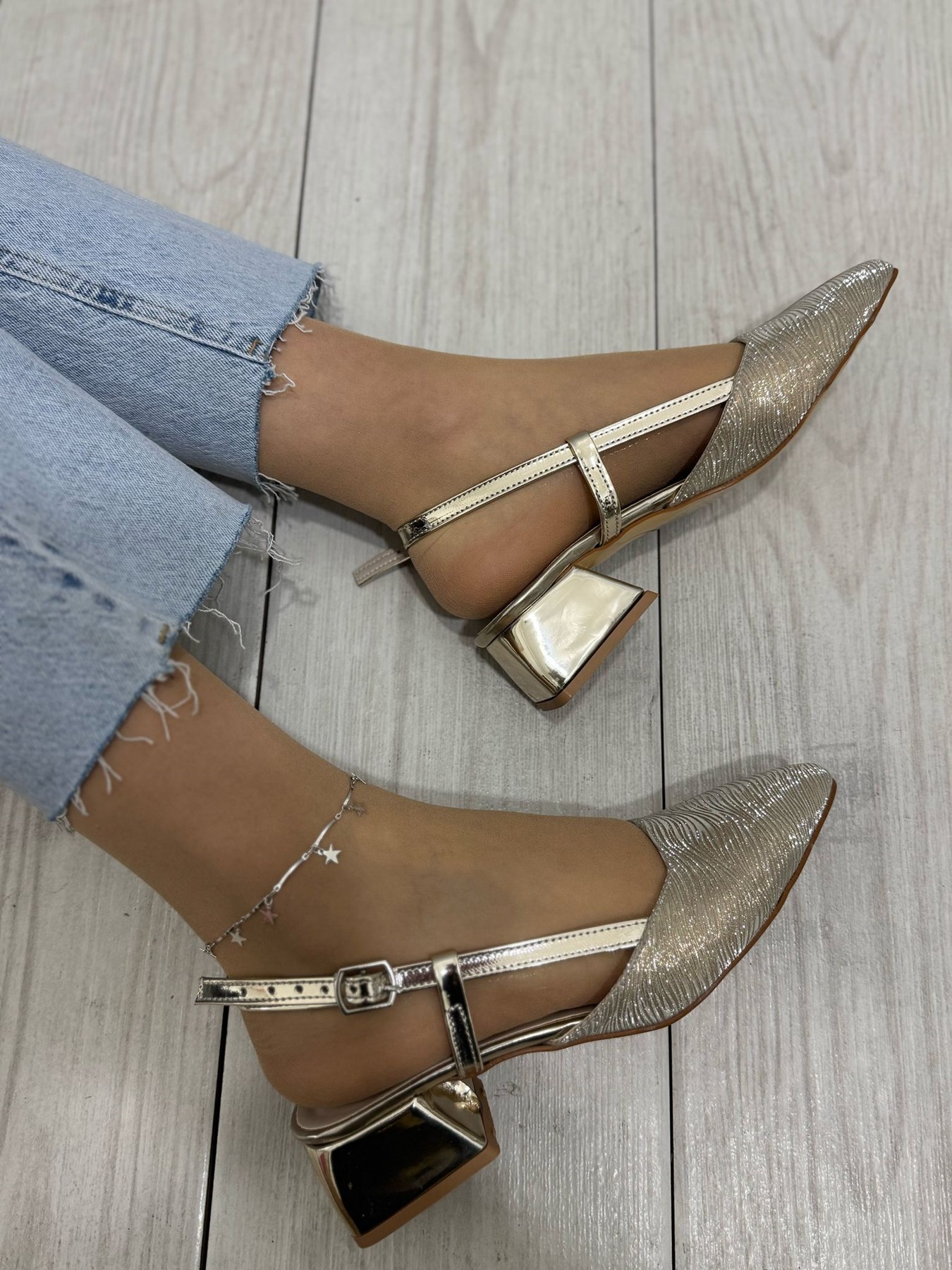 Altın Simli Kısa Topuk Rahat Bayan Topuklu Ayakkabı - Görsel 3